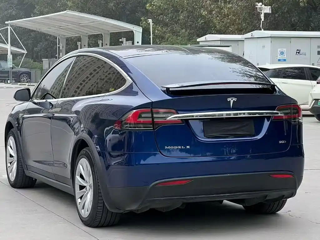 TESLA MODEL X
