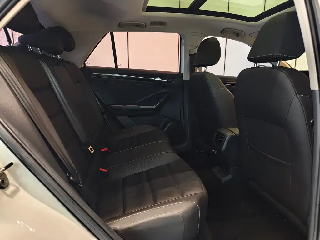 VOLKSWAGEN T ROC EXPLORING SONGS