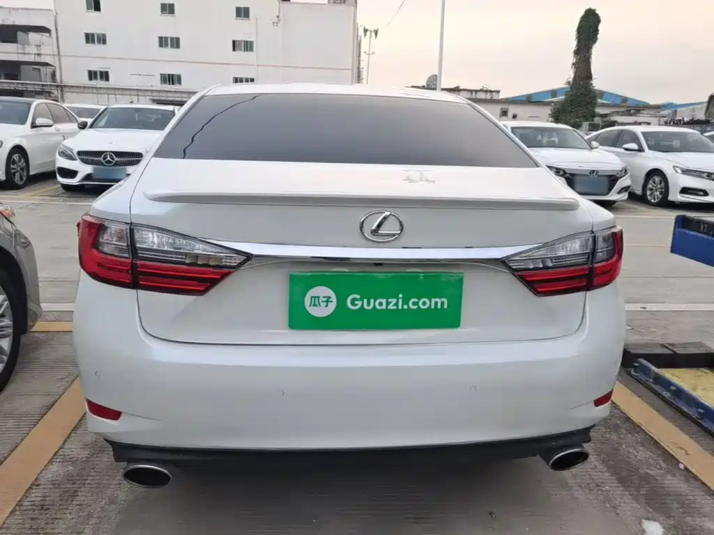 Lexus ES — миниатюра 6