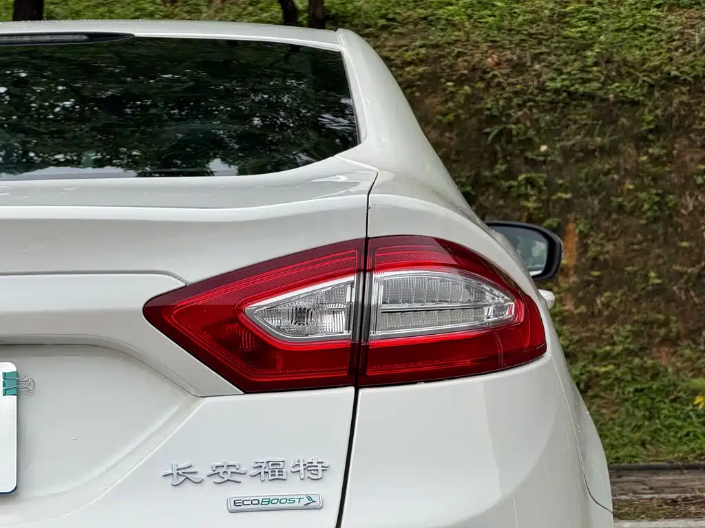 Ford Mondeo — миниатюра 10