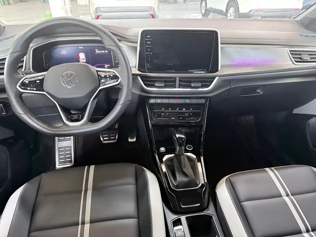 Volkswagen T-Roc - фото 13