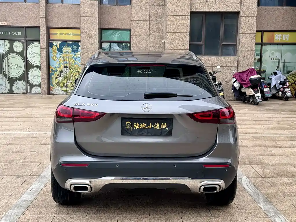 MERCEDES-BENZ GLA