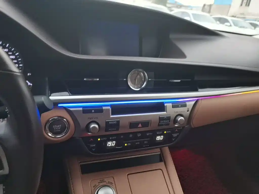 Lexus ES — миниатюра 13