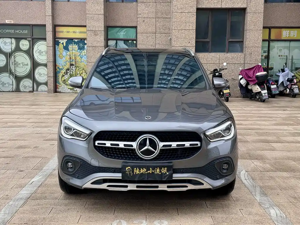 MERCEDES-BENZ GLA