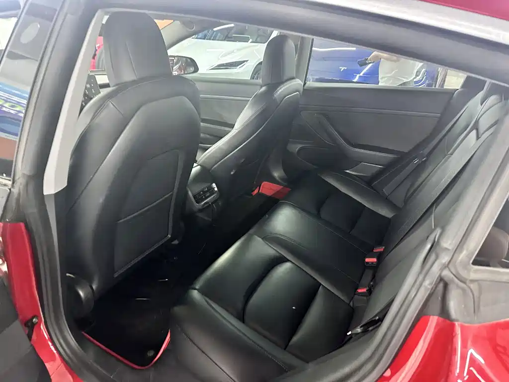 Tesla Model 3 — миниатюра 5