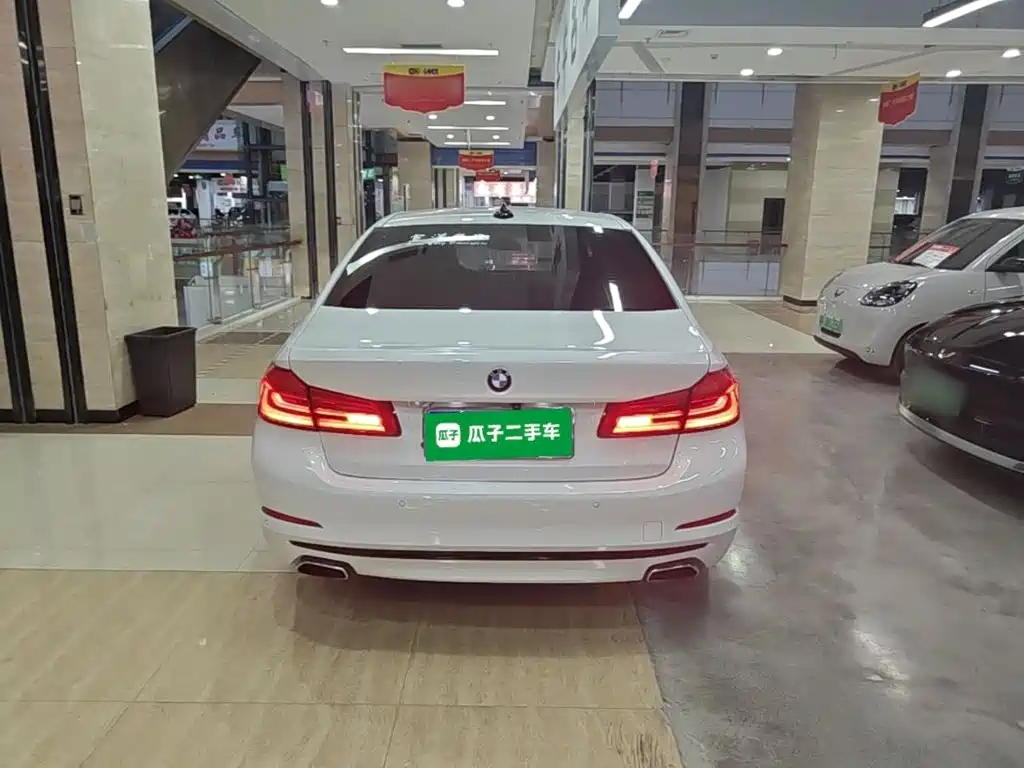 BMW 5 Series — миниатюра 6