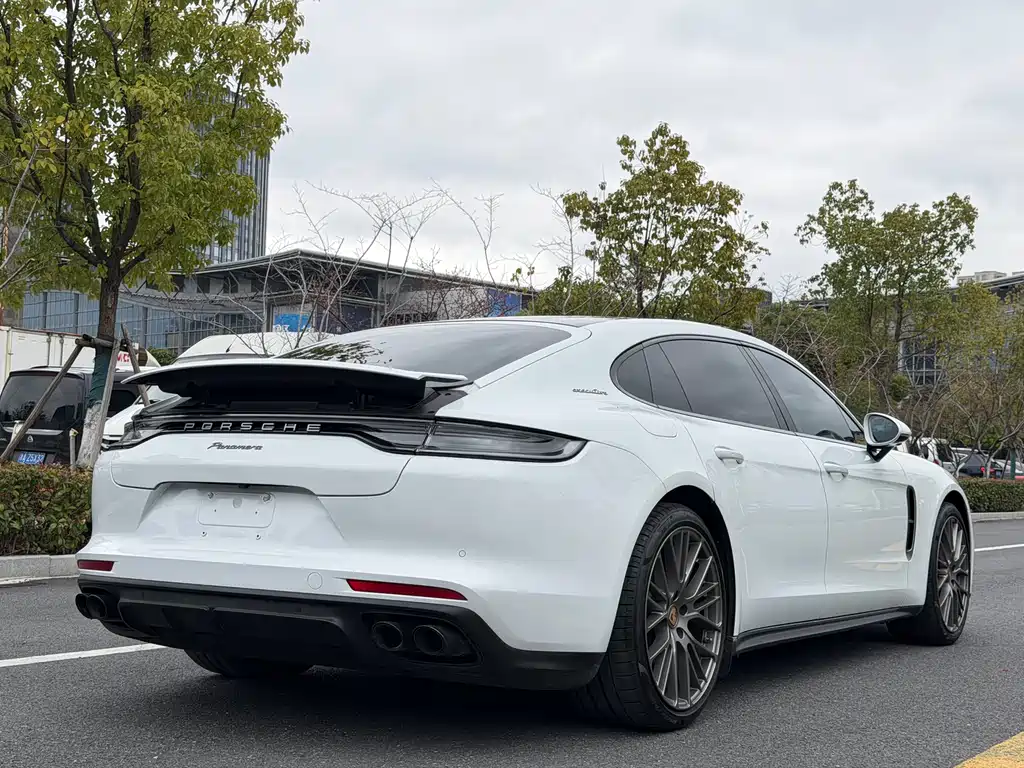 PORSCHE PANAMERA