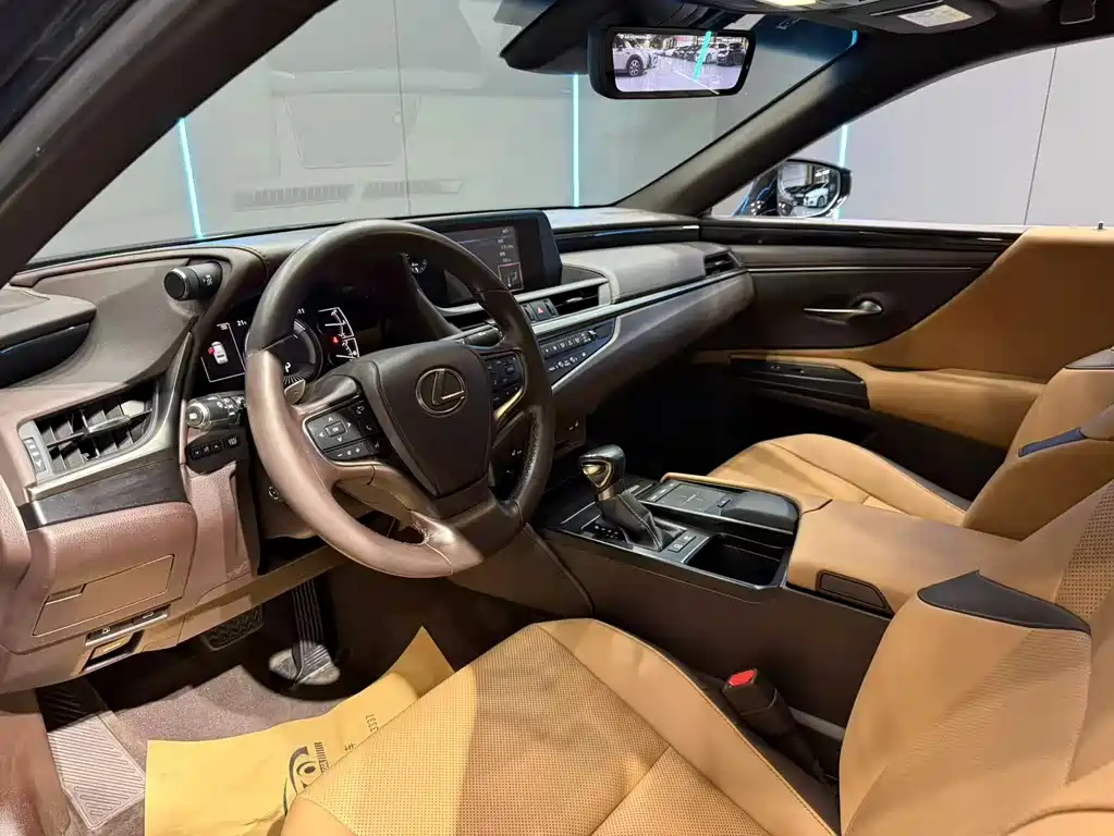 Lexus ES — миниатюра 11