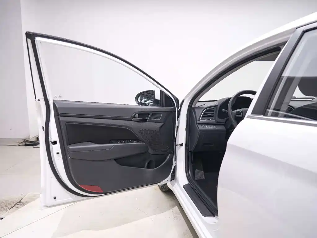 Hyundai Elantra — миниатюра 12