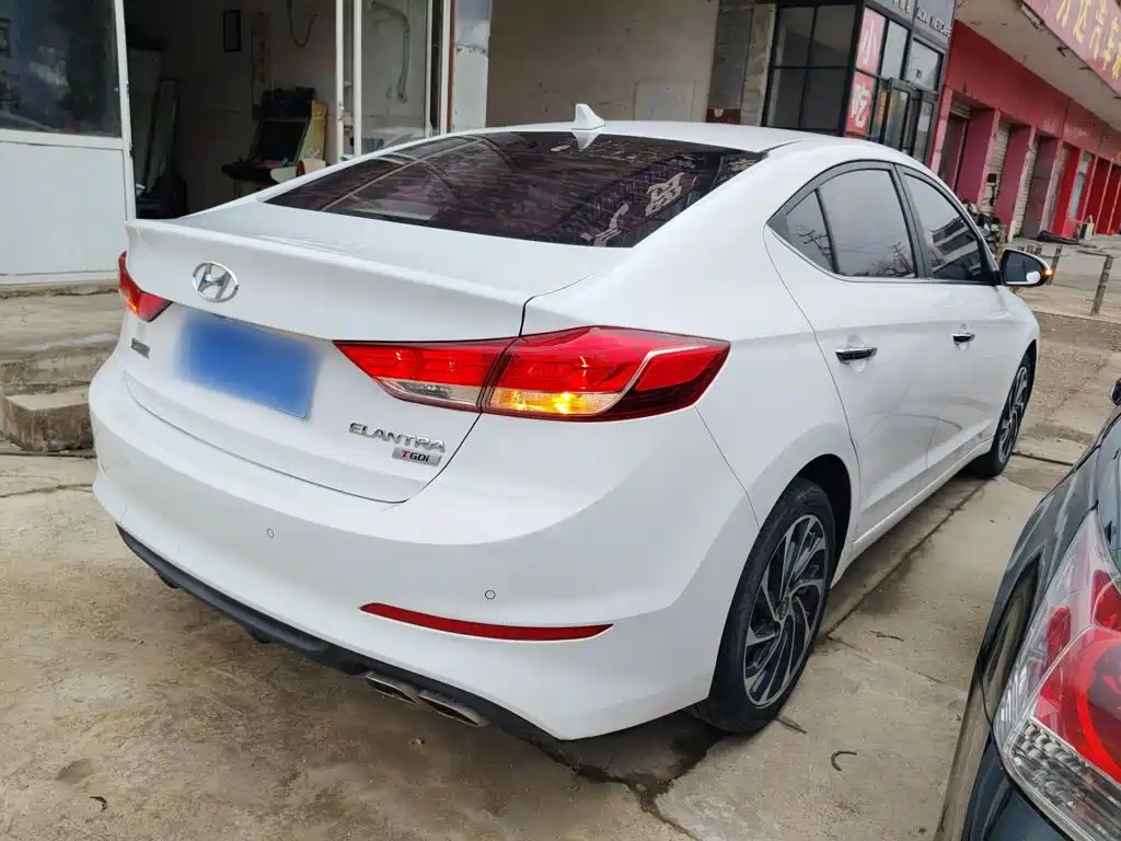 Hyundai Elantra — миниатюра 5