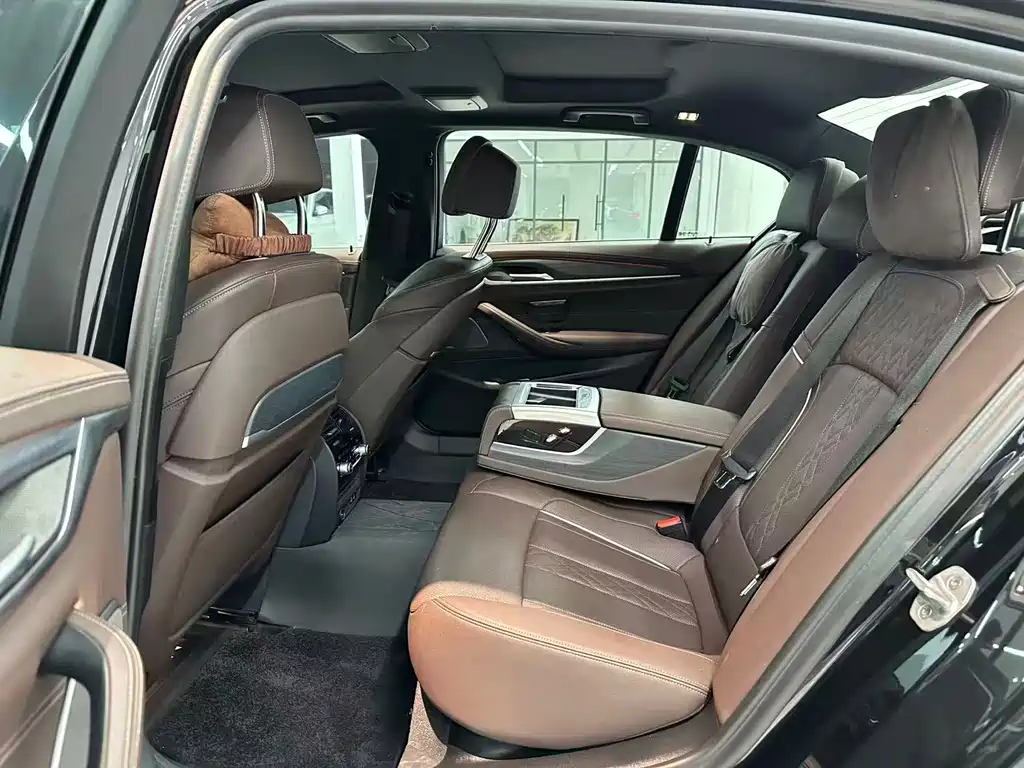 BMW 5 Series — миниатюра 5