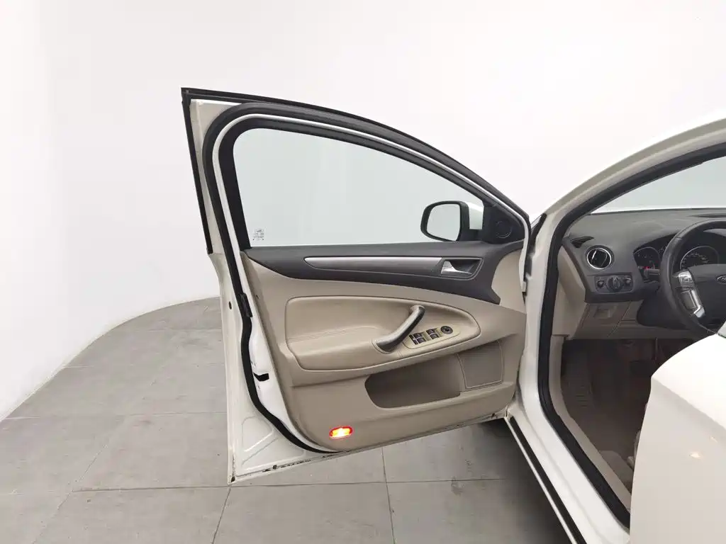 Ford Mondeo Zhisheng — миниатюра 8