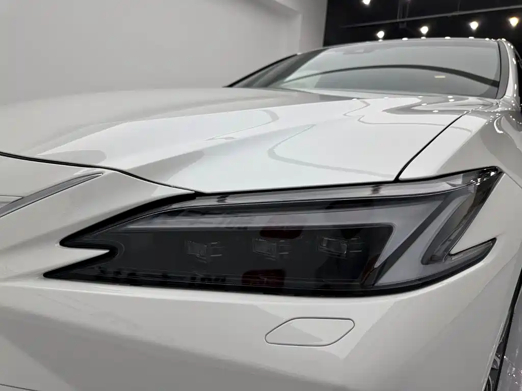 Lexus ES 2025 Белый из Китая