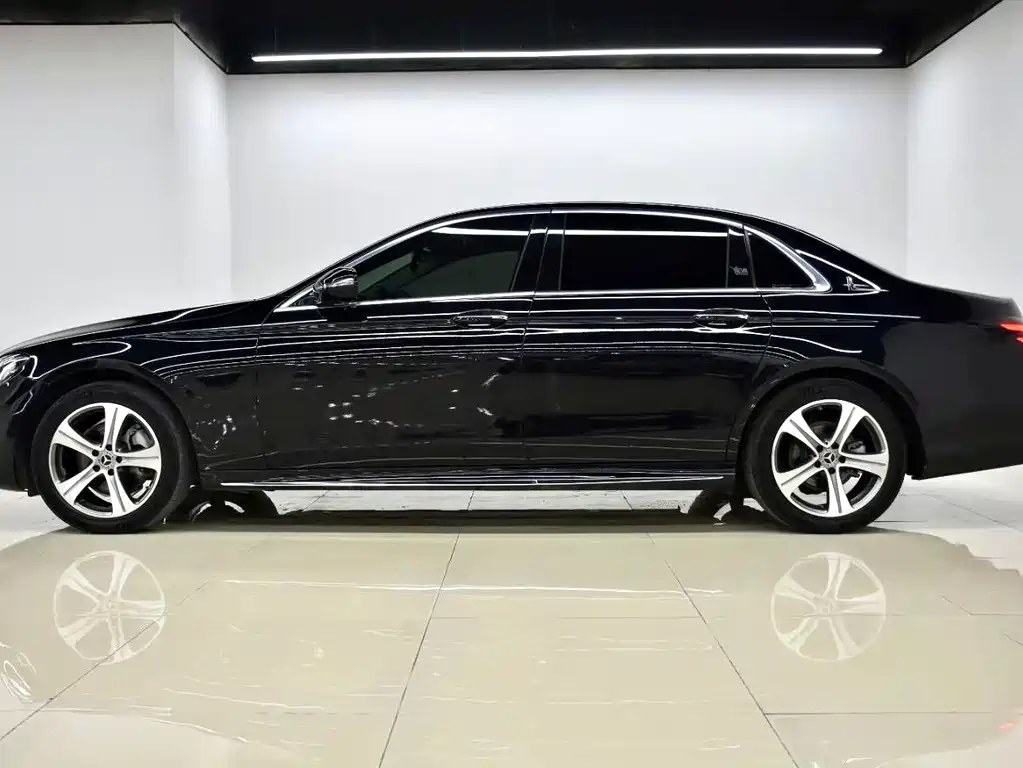 Mercedes-Benz E-Class — миниатюра 5