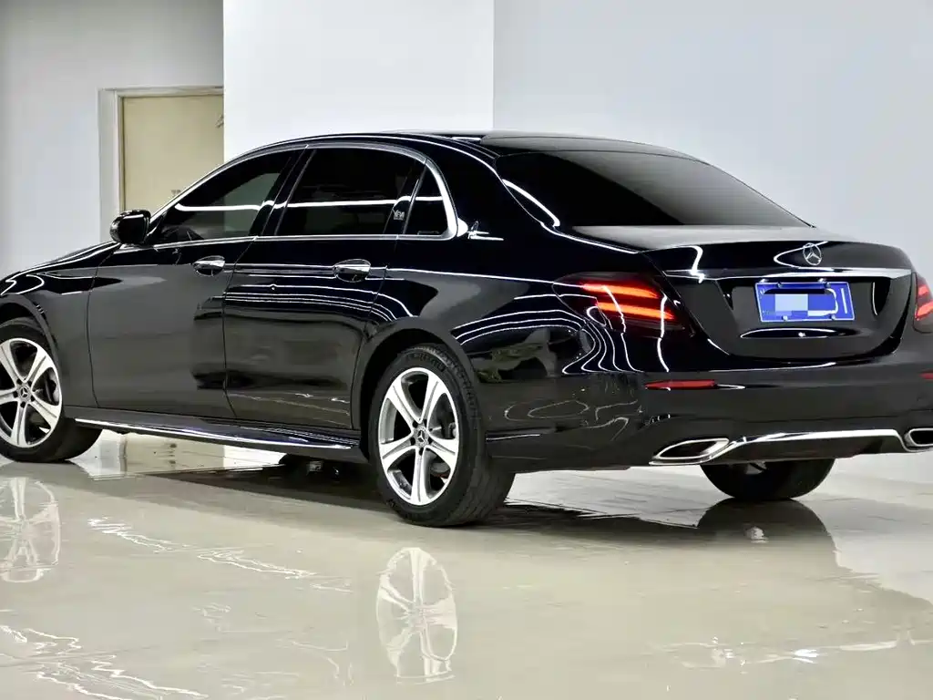 Mercedes-Benz E-Class — миниатюра 4