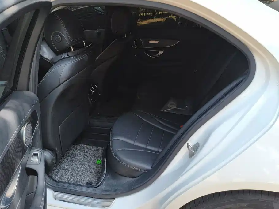Mercedes-Benz C-Class — миниатюра 11