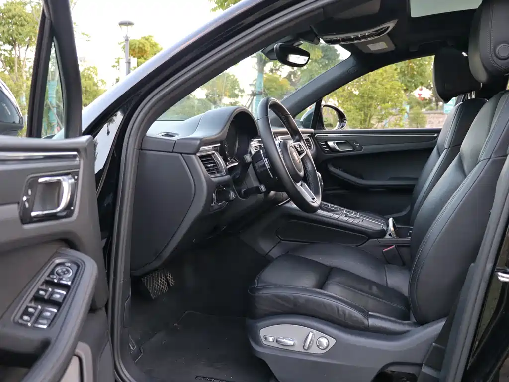 Porsche Macan — миниатюра 10