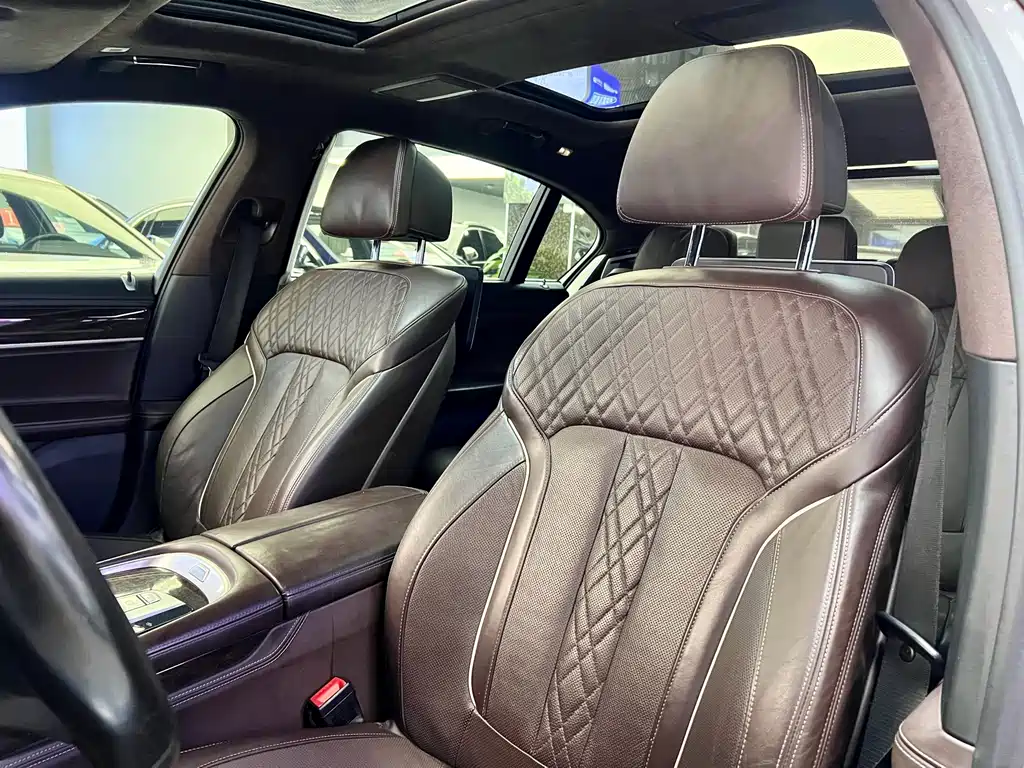 BMW 7 Series — миниатюра 15