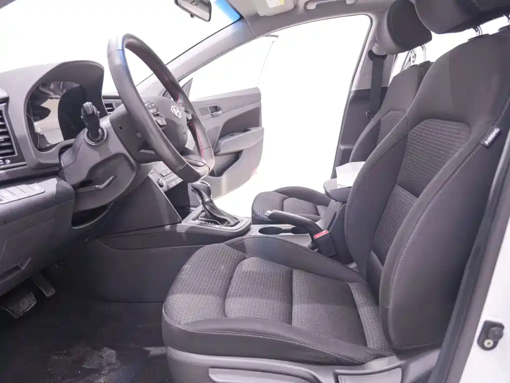 Hyundai Elantra — миниатюра 22