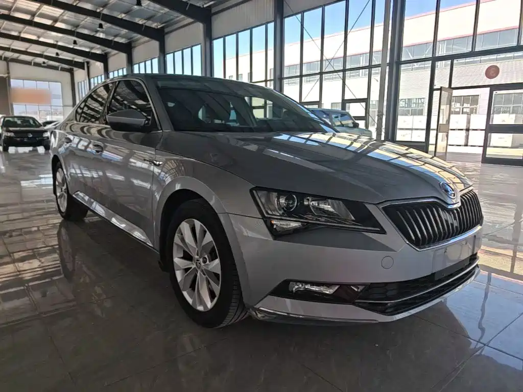 Skoda Superb — миниатюра 4