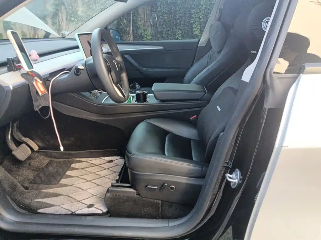 Tesla Model Y — миниатюра 11