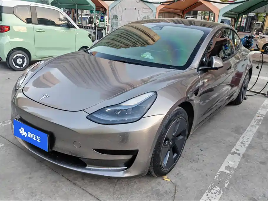 TESLA MODEL 3