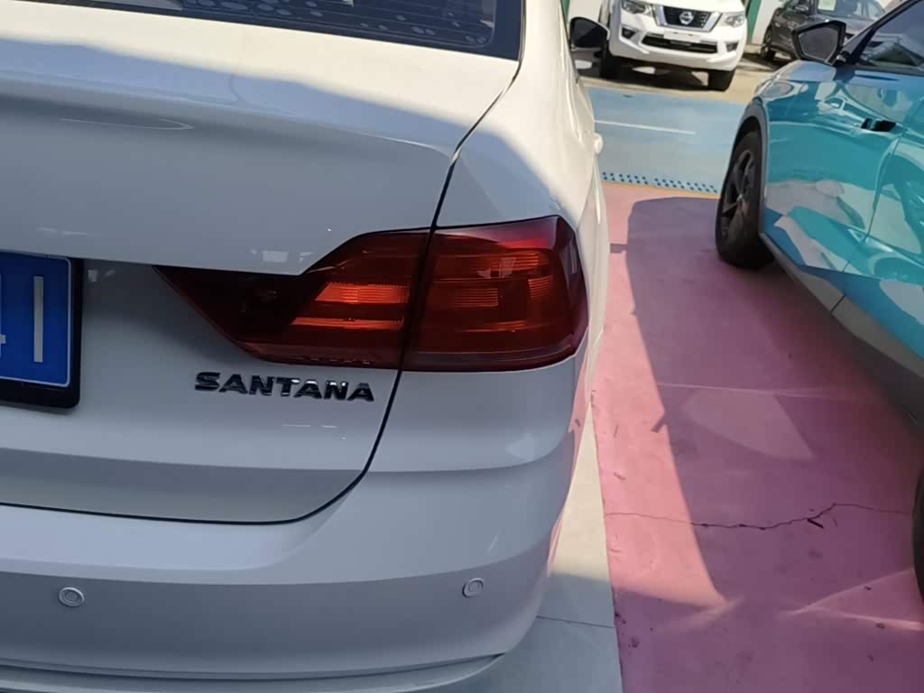Volkswagen Santana 1.5 л 2021 г. Белый, пробег 33200 км