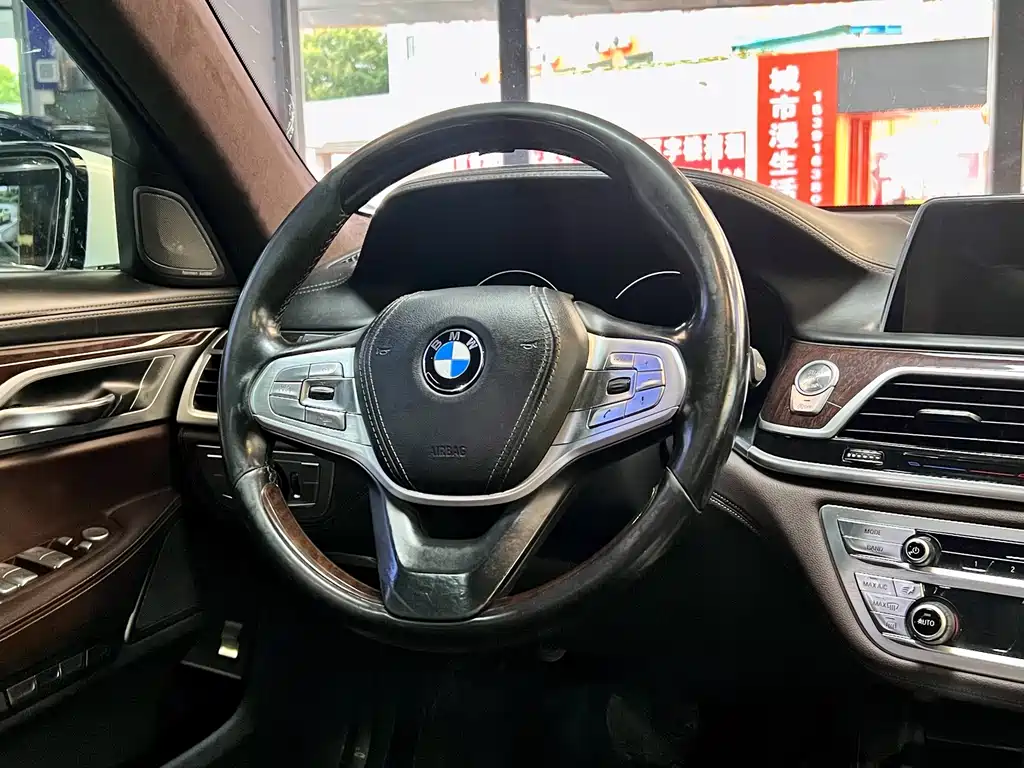 BMW 7 Series — миниатюра 20