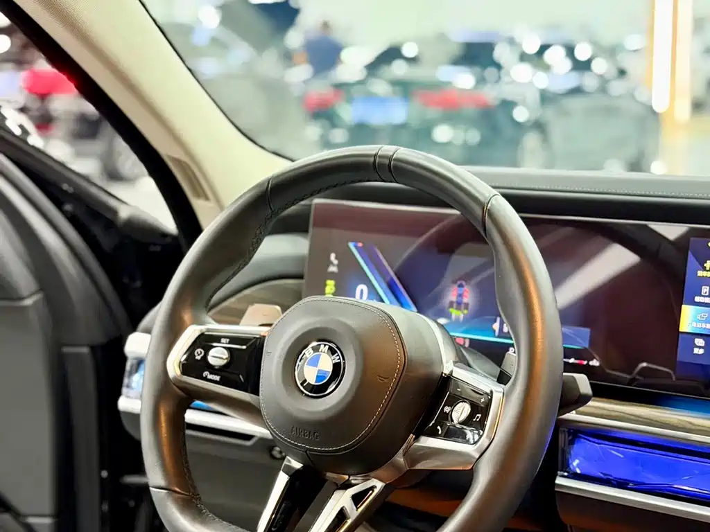 BMW 7 Series — миниатюра 9