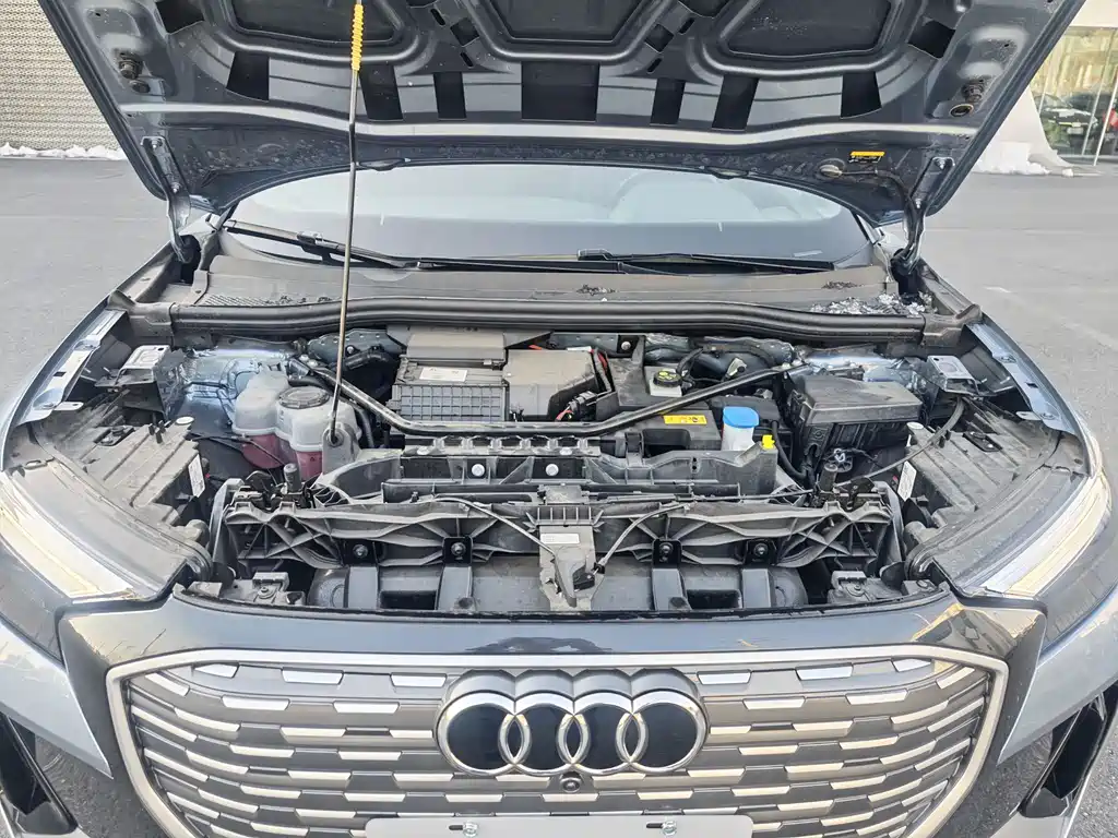 AUDI Q4 E TRON