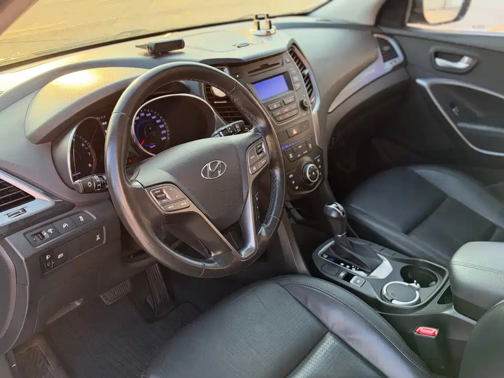 Hyundai Santa Fe — миниатюра 8