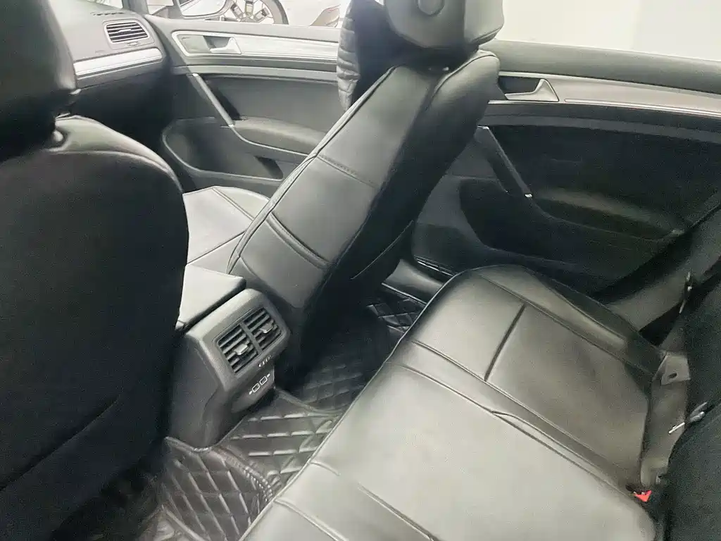 Volkswagen Golf — миниатюра 10
