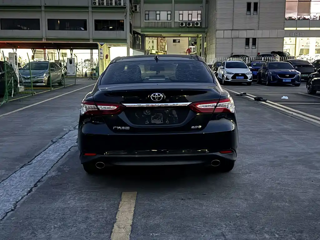 Toyota Camry — миниатюра 17