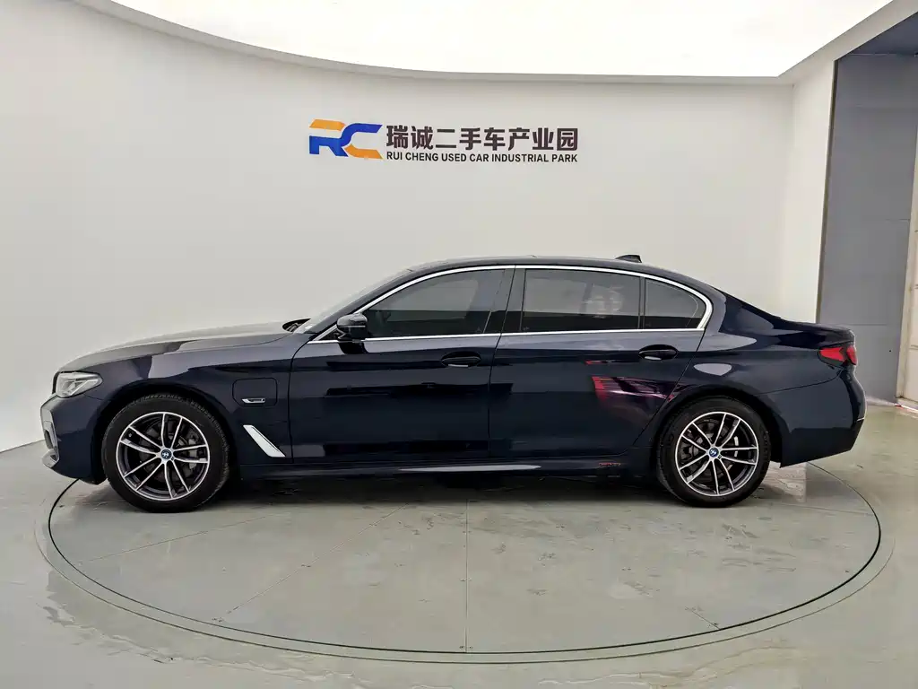 BMW 5 Series New Energy — миниатюра 3