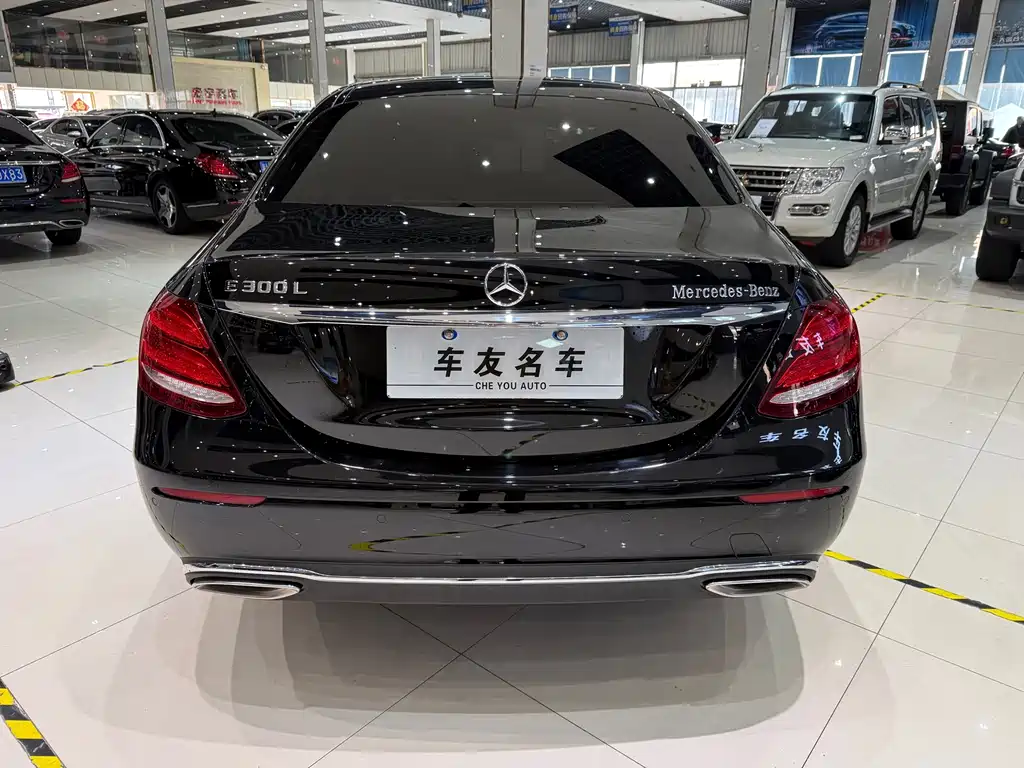Mercedes-Benz E-Class — миниатюра 6