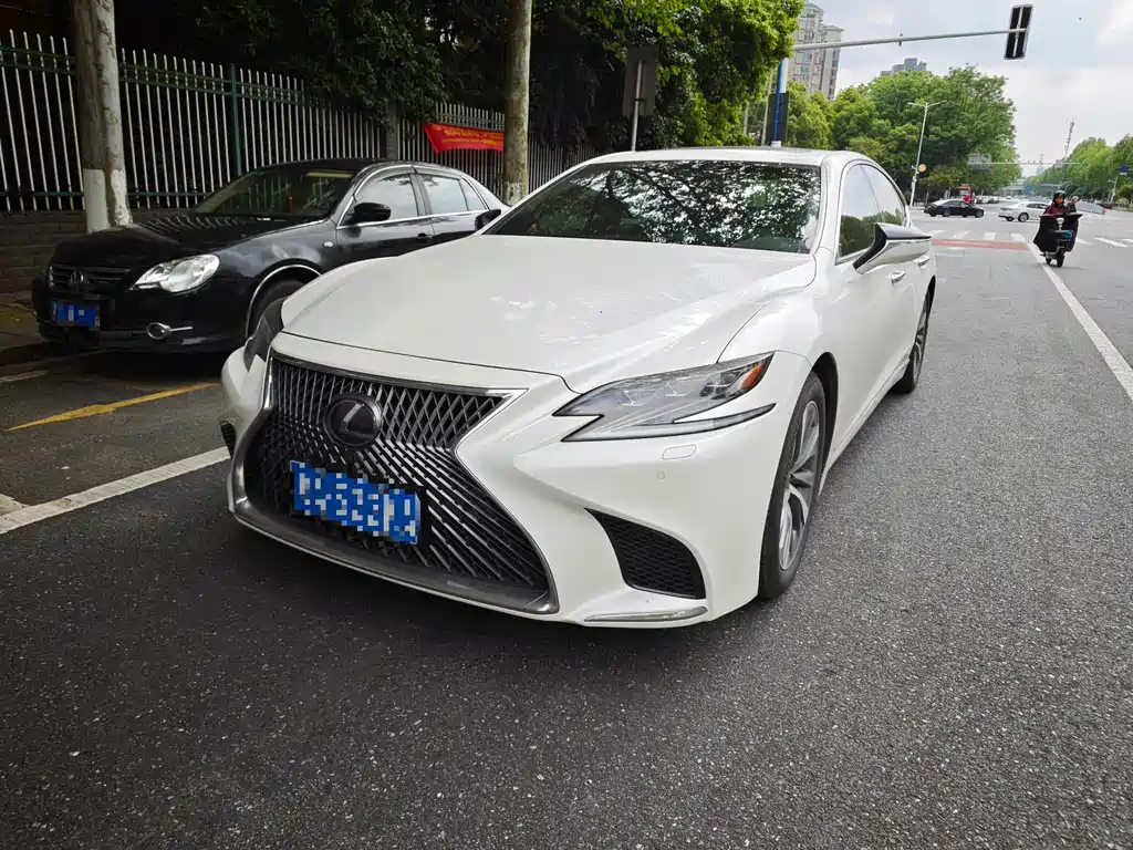 Lexus LS 2020