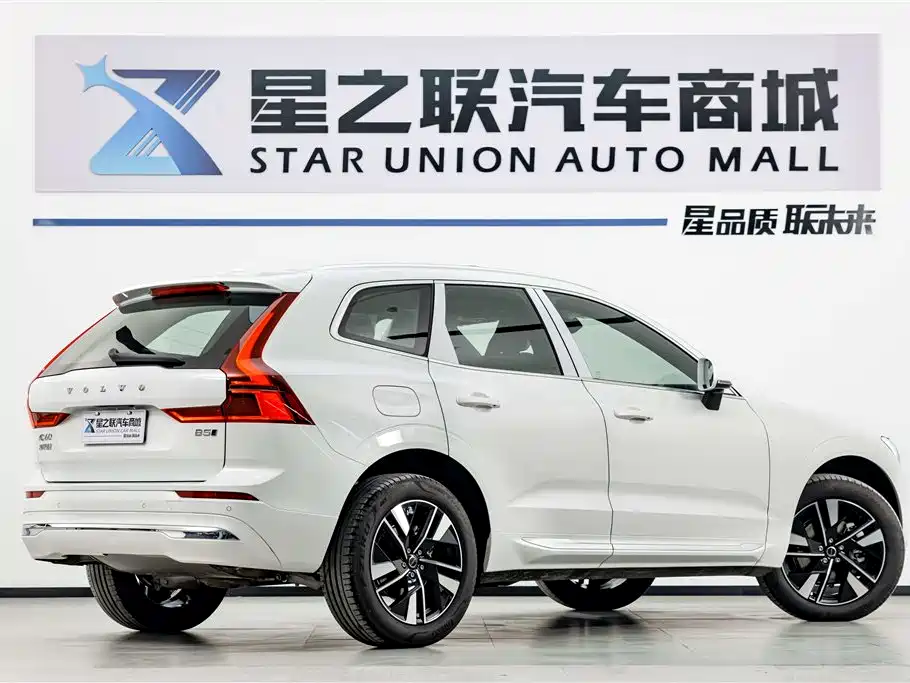 Volvo XC60 2026 B5 Luxury