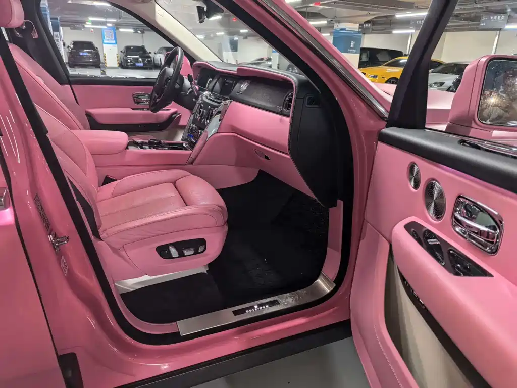 Rolls-Royce Cullinan 2018 мест