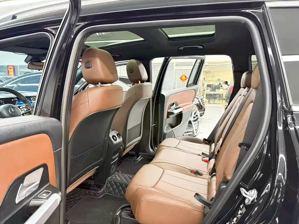 Mercedes-Benz GLB — миниатюра 8