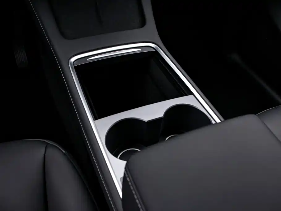 Tesla Model Y — миниатюра 9
