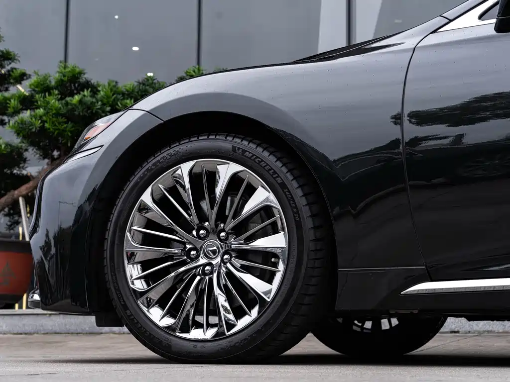 Lexus LS — миниатюра 8