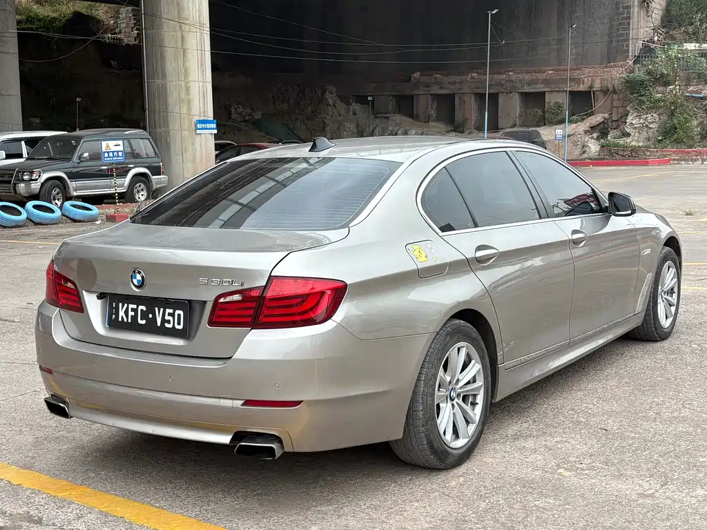 BMW 5 Series — миниатюра 5