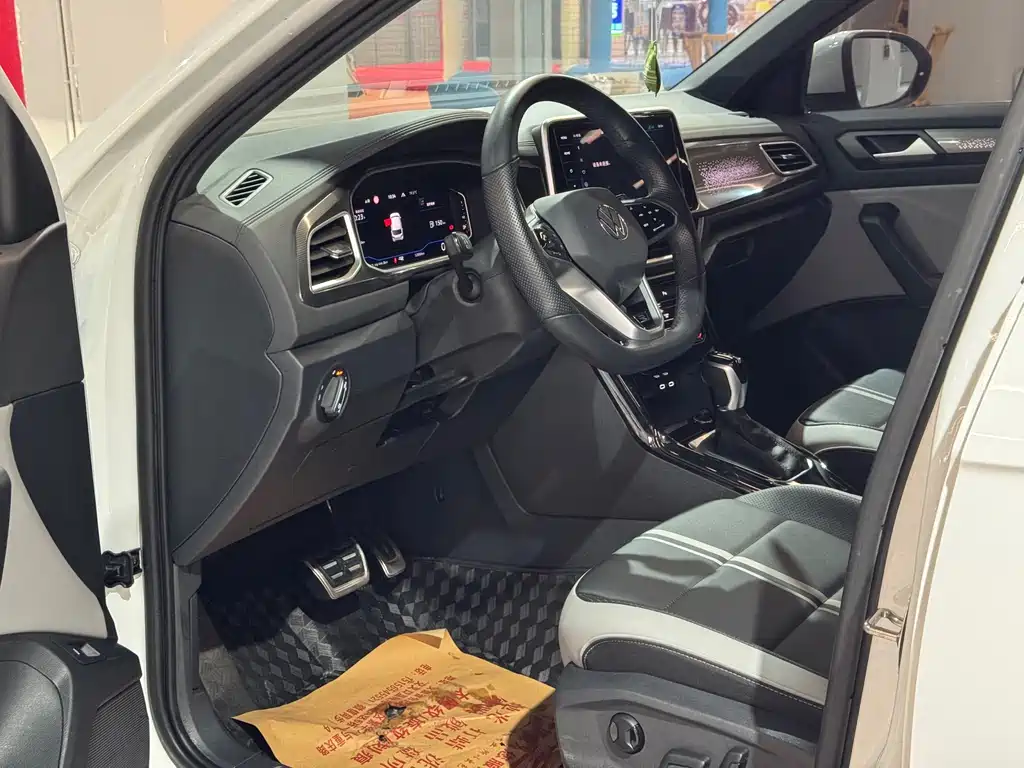 Volkswagen T-Roc — миниатюра 9