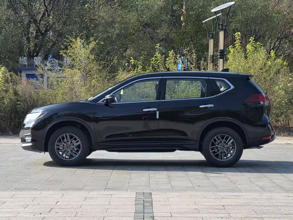 Nissan X-Trail — миниатюра 3