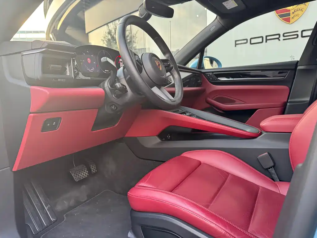 Porsche Macan EV — миниатюра 12