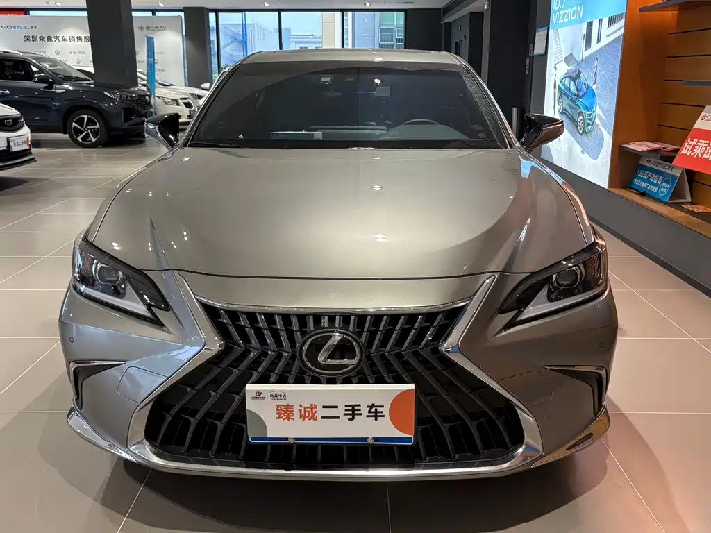 LEXUS  ES