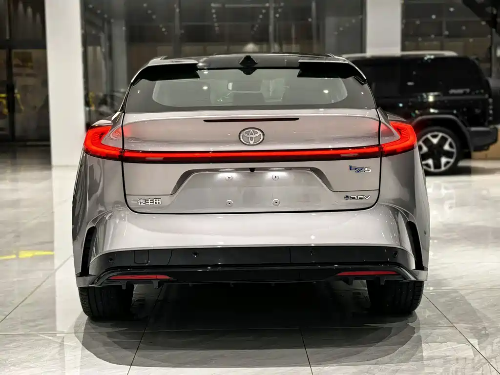 Toyota bZ5 — миниатюра 5