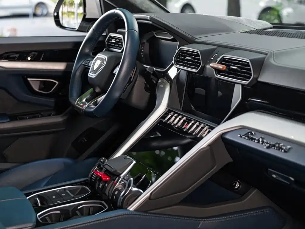Lamborghini Urus — миниатюра 16