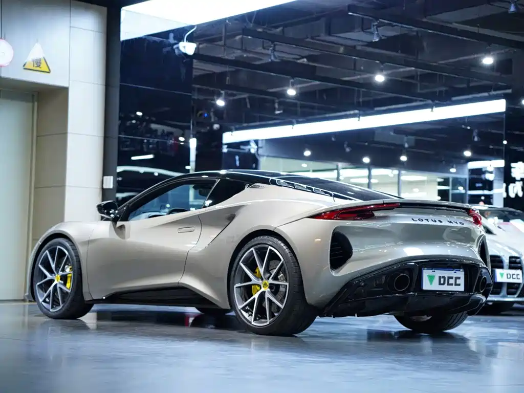 Lotus Emira — миниатюра 5