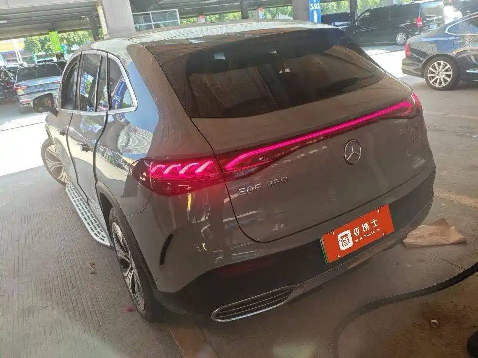 Mercedes-Benz EQE SUV — миниатюра 2
